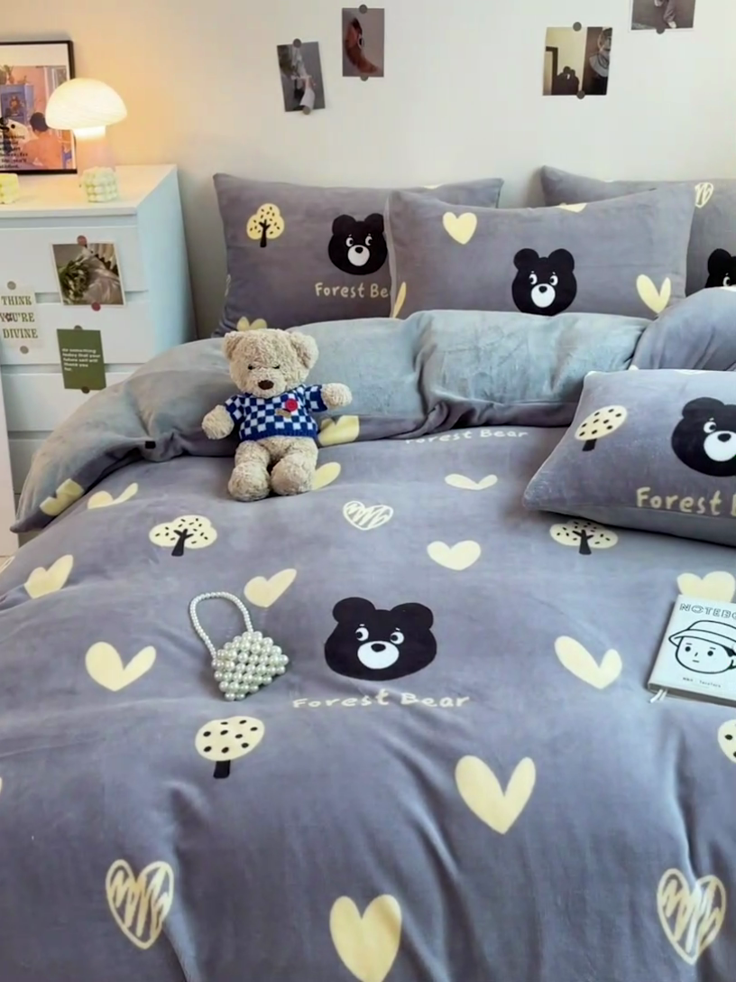 91家纺网 家纺一手货源 找家纺 西引力 2024新款加厚小清新牛奶绒四件套床单款床笠款单被套爆款 爱心熊