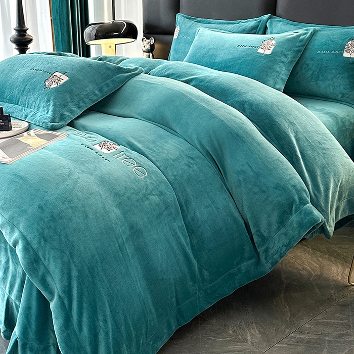 91家纺网 家纺一手货源 找家纺 橘姿家纺 2024新款高克重九斤牛奶绒绣花四件套 相伴-绿