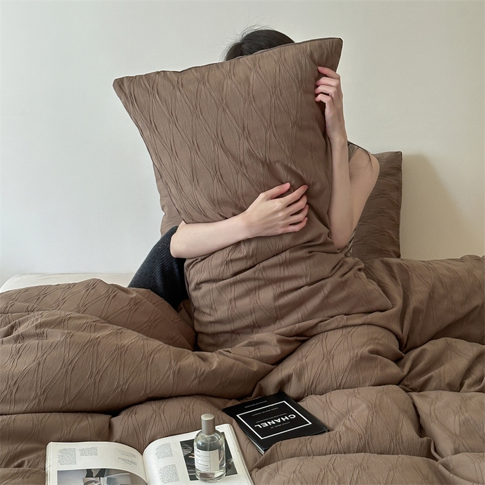 91家纺网 家纺一手货源 找家纺 山舍家居 2024新款菱形格全棉提花四件套 菱形格-咖棕