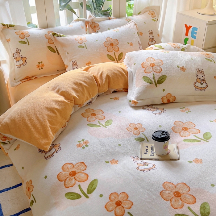 91家纺网 家纺一手货源 找家纺 丝羽坊 2024新款加厚小清新牛奶绒印花四件套单被套床笠四件套-场景二 花小兔