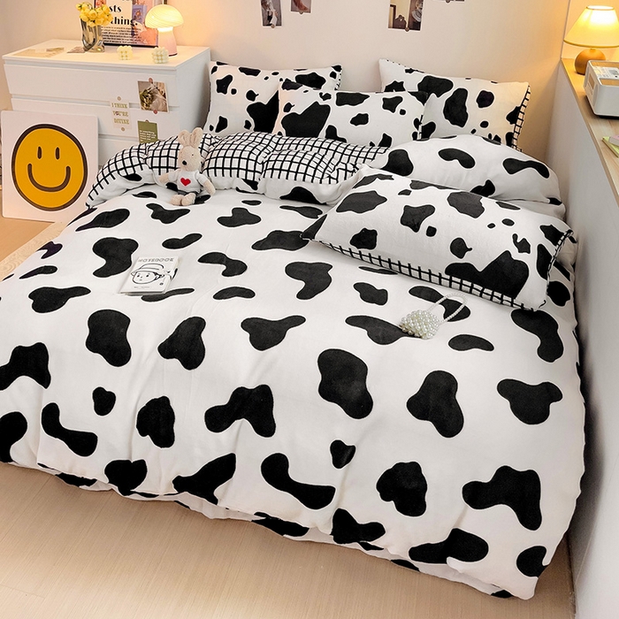 91家纺网 家纺一手货源 找家纺 西引力 2024新款加厚小清新牛奶绒四件套床单款床笠款单被套爆款 黑糖奶牛