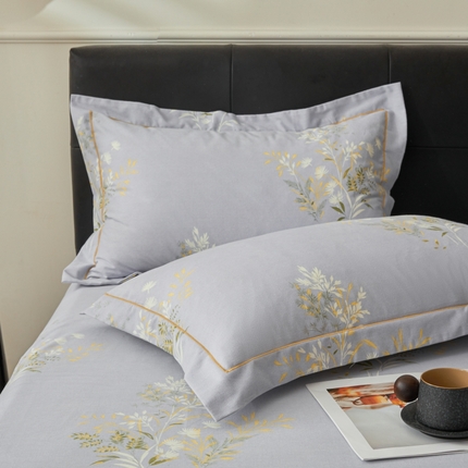 91家纺网 家纺一手货源 找家纺 2024新款纯棉加厚磨毛一字绣枕套一对 抒情花季-灰
