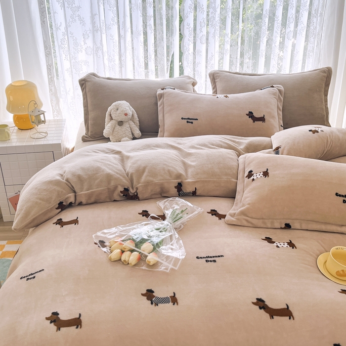 91家纺网 家纺一手货源 找家纺 青螺家纺 2024加厚高克重保暖爆款小清新牛奶绒印花双面绒单被套 调皮狗