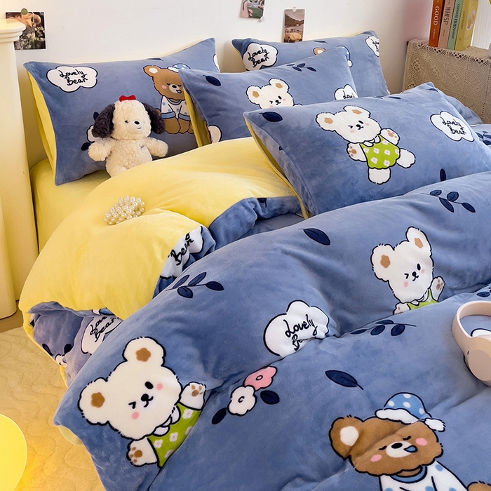 91家纺网 家纺一手货源 找家纺 西引力 2024新款加厚小清新牛奶绒四件套床单款床笠款单被套爆款 花朵小熊