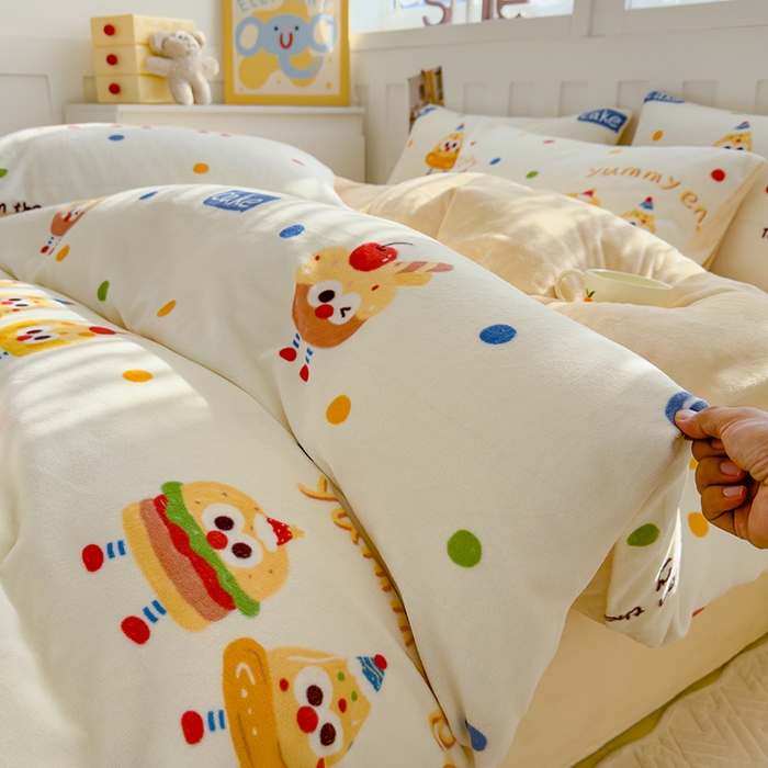 91家纺网 家纺一手货源 找家纺 枋梢家纺 2024新款加厚牛奶绒印花四件套 蛋糕小人