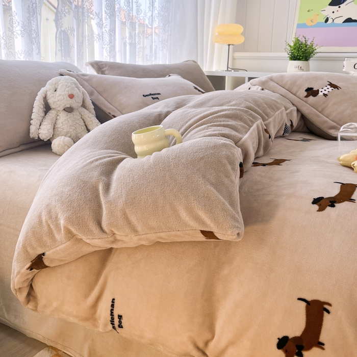 91家纺网 家纺一手货源 找家纺 青螺家纺 2024加厚高克重保暖爆款小清新牛奶绒印花双面绒单被套 调皮狗