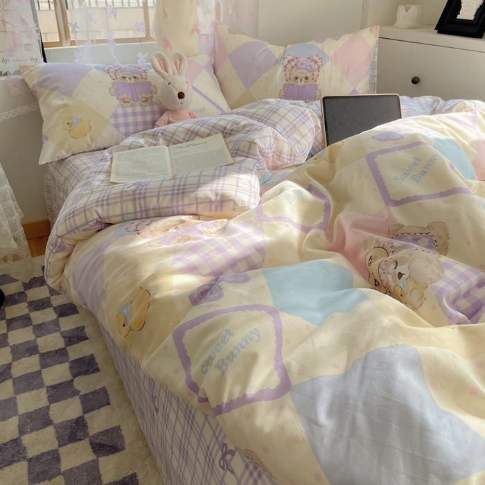 91家纺网 家纺一手货源 找家纺 六巷胡同 2024新款40支全棉纯棉INS洛丽塔卡通甜美少女心系列四件套 紫色贪睡熊