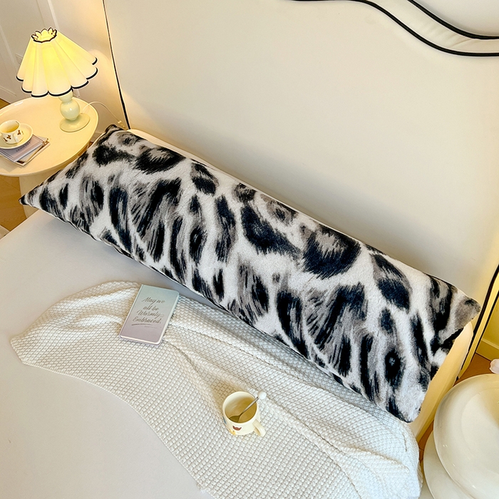 91家纺网 家纺一手货源 找家纺 梦舒羽 2025新款兔毛绒印花双人枕套牛奶绒加长枕芯套雪花绒枕头套黑白深渊