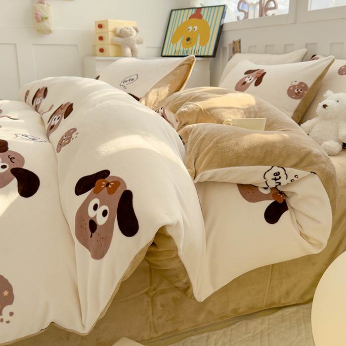 91家纺网 家纺一手货源 找家纺 枋梢家纺 2024新款加厚牛奶绒印花四件套 饼干小狗