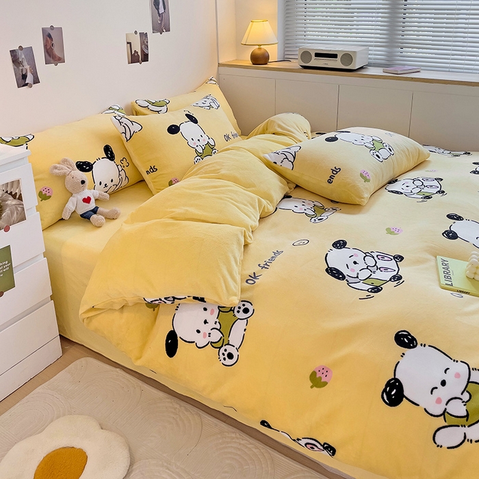 91家纺网 家纺一手货源 找家纺 西引力 2024新款加厚小清新牛奶绒四件套床单款床笠款单被套爆款 调皮狗黄