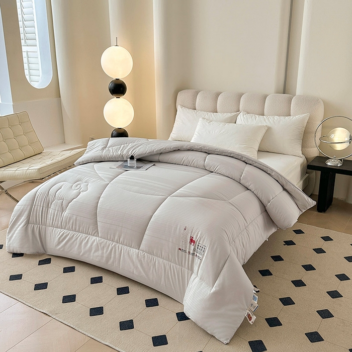 91家纺网 家纺一手货源 找家纺 2024新款澳洲水洗羊毛纯棉全棉提花羊毛被春秋被加厚冬被被子被芯-三明治款 灰色