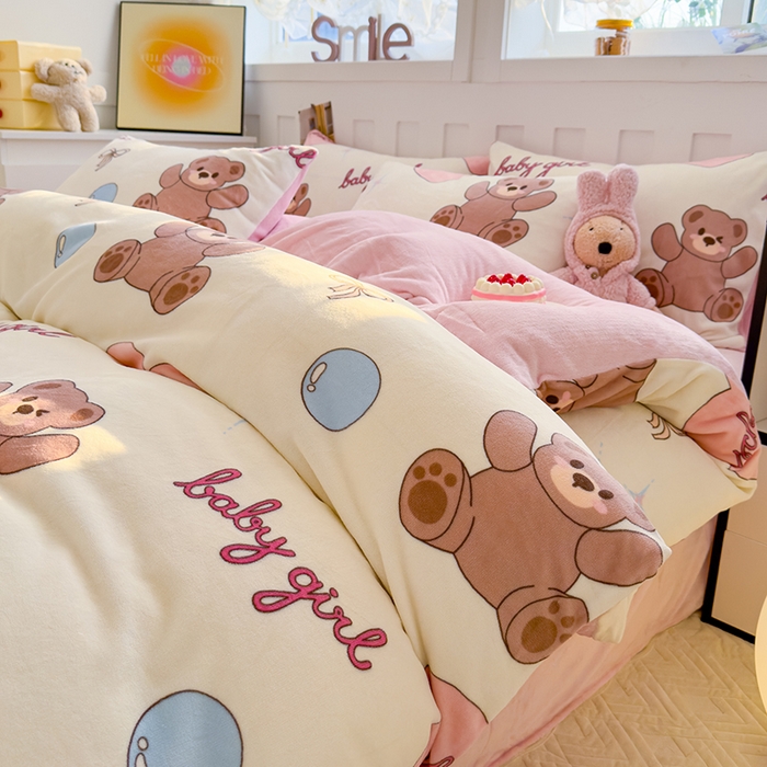 91家纺网 家纺一手货源 找家纺 枋梢家纺 2024新款加厚牛奶绒印花四件套 爱心小熊