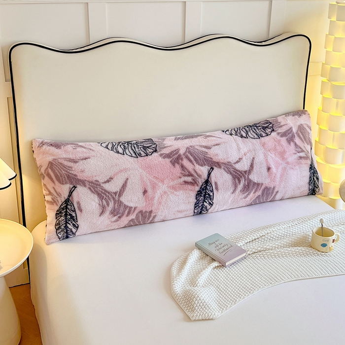 91家纺网 家纺一手货源 找家纺 梦舒羽 2025新款兔毛绒印花双人枕套牛奶绒加长枕芯套雪花绒枕头套一叶知秋