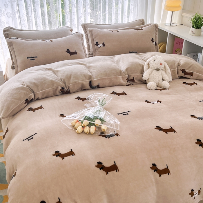 91家纺网 家纺一手货源 找家纺 青螺家纺 2024加厚高克重保暖爆款小清新牛奶绒印花双面绒单被套 调皮狗