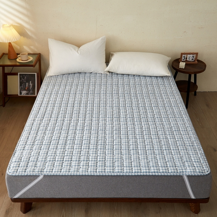 91家纺网 家纺一手货源 找家纺 祁恋婷 2024新款全棉水洗棉棉花床护垫 蓝小格