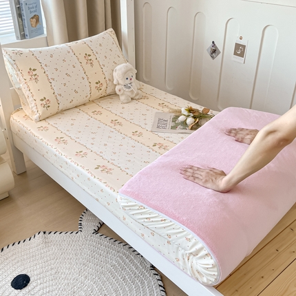 91家纺网 家纺一手货源 找家纺 寻米 2024新款AB双面学生床垫套 沐浴玫瑰