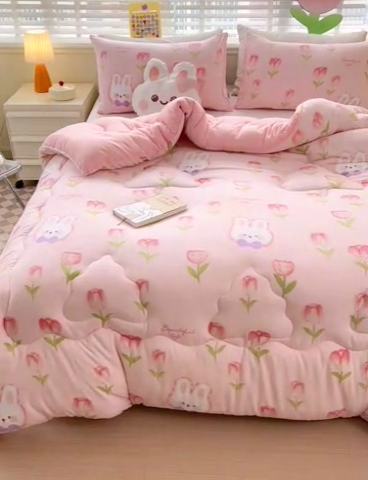 91家纺网 家纺一手货源 找家纺 2024新款A类水洗棉印花超柔保暖冬被 蓓蕾兔兔