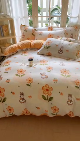91家纺网 家纺一手货源 找家纺 丝羽坊 2024新款加厚小清新牛奶绒印花四件套单被套床笠四件套-场景二 花小兔
