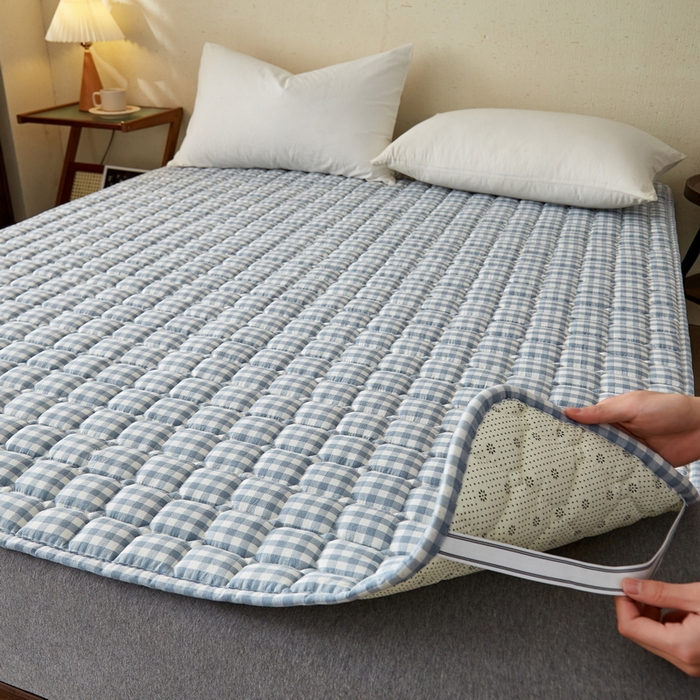 91家纺网 家纺一手货源 找家纺 祁恋婷 2024新款全棉水洗棉棉花床护垫 蓝小格