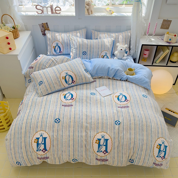 91家纺网 家纺一手货源 找家纺 枋梢家纺 2024新款加厚牛奶绒印花四件套 H蓝条纹