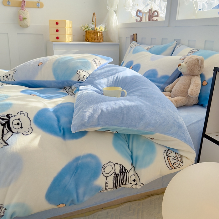 91家纺网 家纺一手货源 找家纺 枋梢家纺 2024新款加厚牛奶绒印花四件套 爱心蓝熊