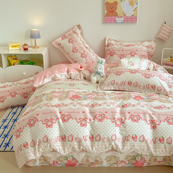91家纺网 家纺一手货源 找家纺 绵庭家纺 2024新款全棉印花套件系列-洛丽塔 小熊草莓派