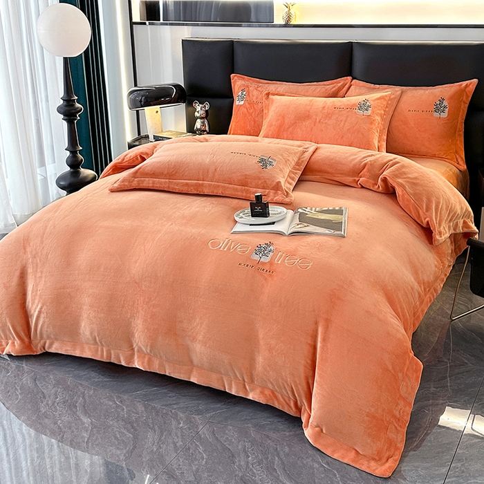 91家纺网 家纺一手货源 找家纺 橘姿家纺 2024新款高克重九斤牛奶绒绣花四件套 相伴-桔