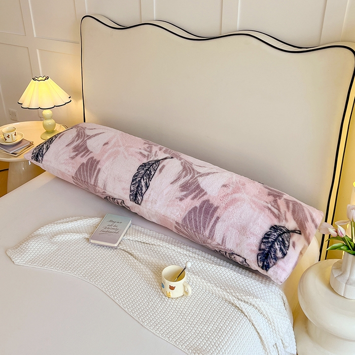 91家纺网 家纺一手货源 找家纺 梦舒羽 2025新款兔毛绒印花双人枕套牛奶绒加长枕芯套雪花绒枕头套一叶知秋