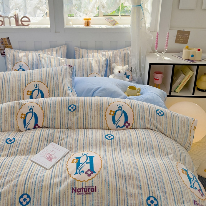 91家纺网 家纺一手货源 找家纺 枋梢家纺 2024新款加厚牛奶绒印花四件套 H蓝条纹