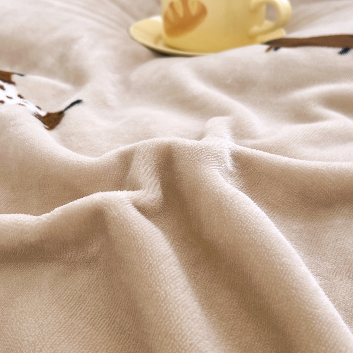 91家纺网 家纺一手货源 找家纺 青螺家纺 2024加厚高克重保暖爆款小清新牛奶绒印花双面绒单被套 调皮狗