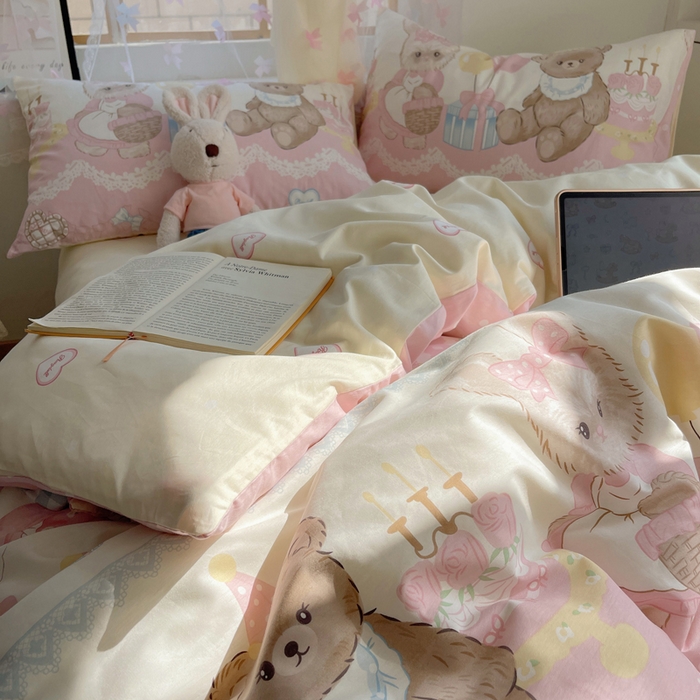 91家纺网 家纺一手货源 找家纺 六巷胡同 2024新款40支全棉纯棉INS洛丽塔卡通甜美少女心系列四件套 气球蛋糕熊