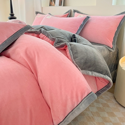 91家纺网 家纺一手货源 找家纺 喜梦缘 2025新款高克重牛奶绒双拼四件套 双拼色-樱花粉+高级灰