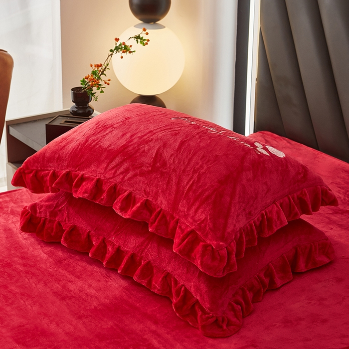 91家纺网 家纺一手货源 找家纺 绣女坊 2024新款韩版花边绣花牛奶绒四件套 大红色