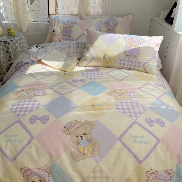 91家纺网 家纺一手货源 找家纺 六巷胡同 2024新款40支全棉纯棉INS洛丽塔卡通甜美少女心系列四件套 紫色贪睡熊