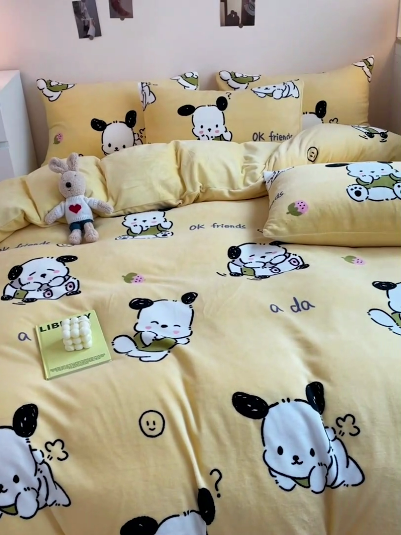 91家纺网 家纺一手货源 找家纺 西引力 2024新款加厚小清新牛奶绒四件套床单款床笠款单被套爆款 调皮狗黄