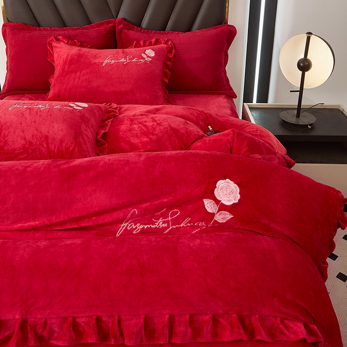 91家纺网 家纺一手货源 找家纺 绣女坊 2024新款韩版花边绣花牛奶绒四件套 大红色