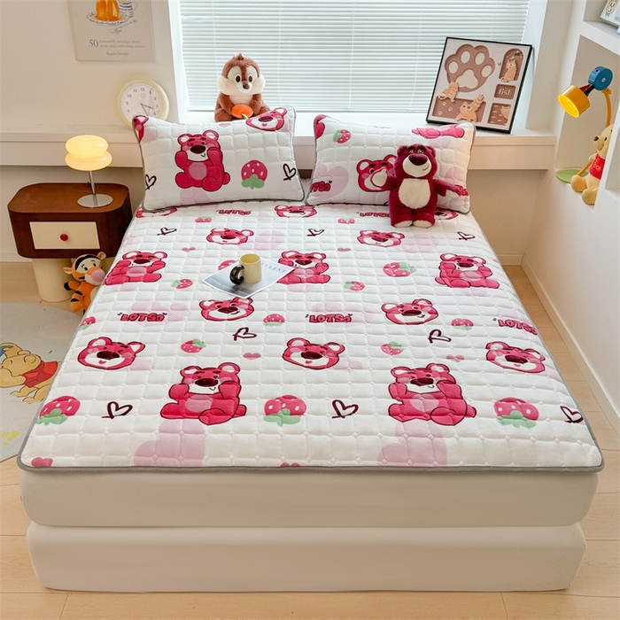 91家纺网 家纺一手货源 找家纺 迪梦思 2024新款正版授权卡通牛奶绒床垫床护垫 学生床垫床笠 抱抱草莓熊-床垫款