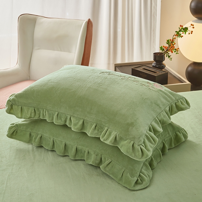 91家纺网 家纺一手货源 找家纺 绣女坊 2024新款韩版花边绣花牛奶绒四件套 草绿色