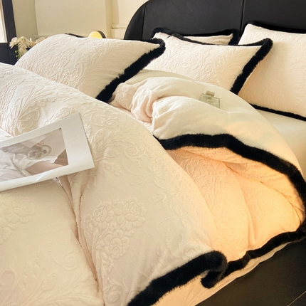 91家纺网 家纺一手货源 找家纺 （总）宇航家纺 2025新款兔毛花边雕花牛奶绒四件套