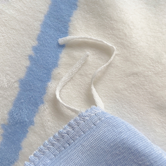 91家纺网 家纺一手货源 找家纺 丝羽坊 2024新款加厚小清新牛奶绒印花四件套单被套床笠四件套-场景二 可爱猫