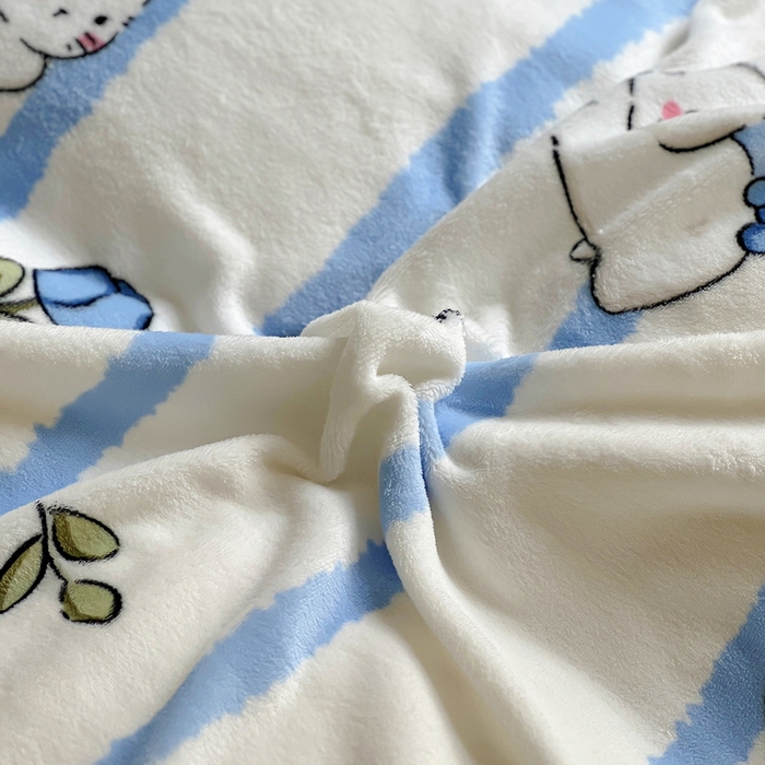 91家纺网 家纺一手货源 找家纺 丝羽坊 2024新款加厚小清新牛奶绒印花四件套单被套床笠四件套-场景二 可爱猫