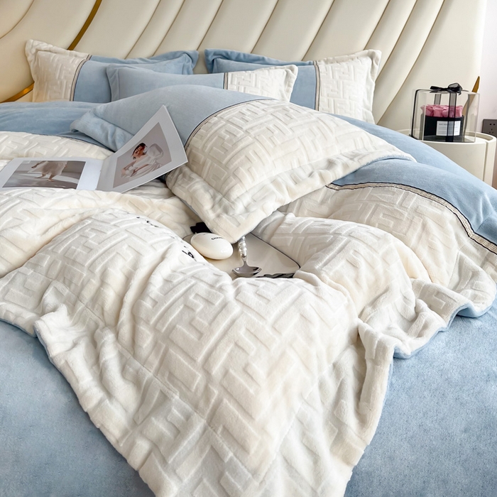 91家纺网 家纺一手货源 找家纺 2024秋冬新款时尚宽边立体剪花刺绣加厚牛奶绒四件套-赫莲娜系列 赫莲娜蓝灰