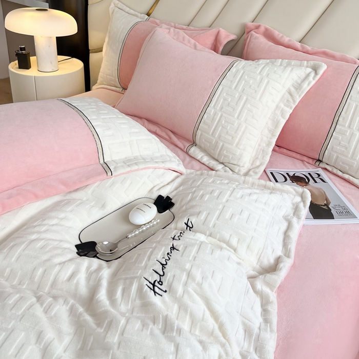 91家纺网 家纺一手货源 找家纺 2024秋冬新款时尚宽边立体剪花刺绣加厚牛奶绒四件套-赫莲娜系列 赫莲娜粉玉