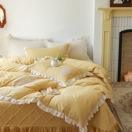 91家纺网 家纺一手货源 找家纺 菊上 2024新款复古法式蕾丝贴布款全棉双层纱床盖款四件套 日光黄