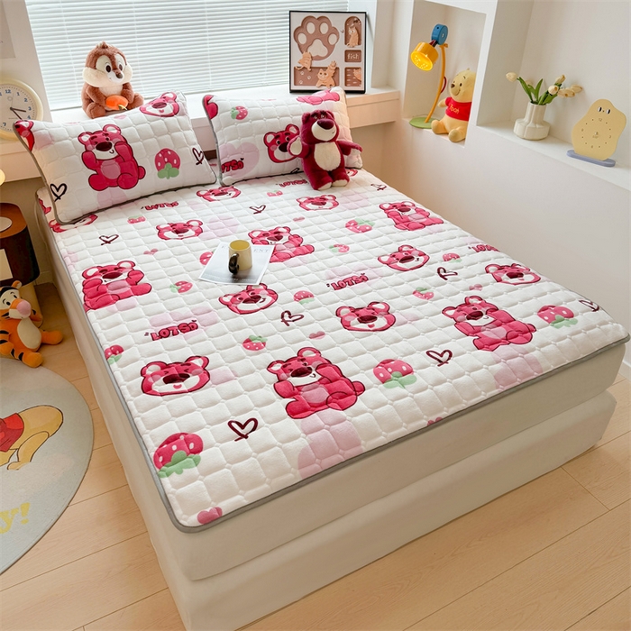 91家纺网 家纺一手货源 找家纺 迪梦思 2024新款正版授权卡通牛奶绒床垫床护垫 学生床垫床笠 抱抱草莓熊-床垫款