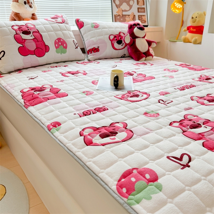 91家纺网 家纺一手货源 找家纺 迪梦思 2024新款正版授权卡通牛奶绒床垫床护垫 学生床垫床笠 抱抱草莓熊-床垫款