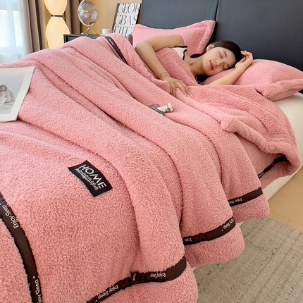 91家纺网 家纺一手货源 找家纺 慕木家纺 2025新款纯色A类轻奢半边绒多功能毛毯直播爆款 豆沙粉