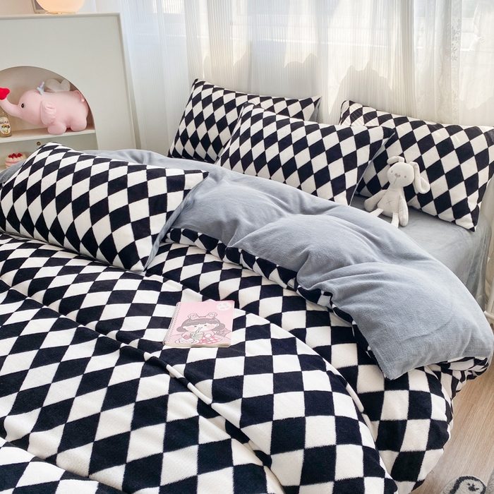 91家纺网 家纺一手货源 找家纺 西引力 2024新款加厚小清新牛奶绒四件套床单款床笠款单被套爆款 格子