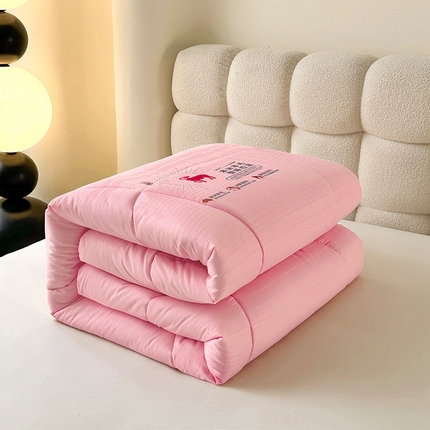 91家纺网 家纺一手货源 找家纺 2024新款澳洲水洗羊毛纯棉全棉提花羊毛被春秋被加厚冬被被子被芯-三明治款 玉色