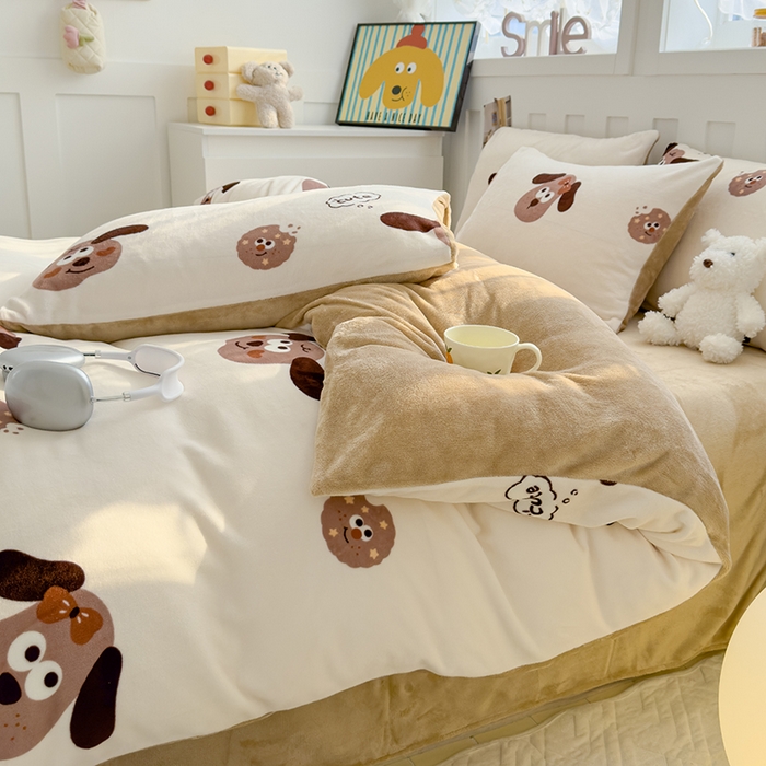 91家纺网 家纺一手货源 找家纺 枋梢家纺 2024新款加厚牛奶绒印花四件套 饼干小狗